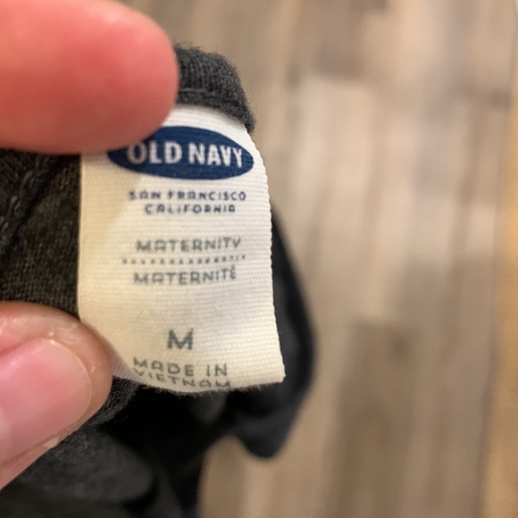 Old Navy Maternity gray Long Sleeve Top Size Medium - Picture 2 of 2